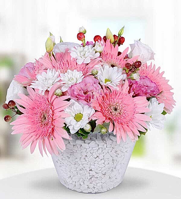 Pembe Gerbera ve Kır Çiçekleri